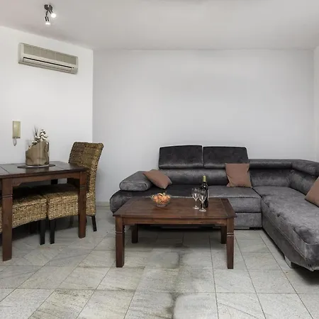 Apartament Banjole - 200 M From The Medulin