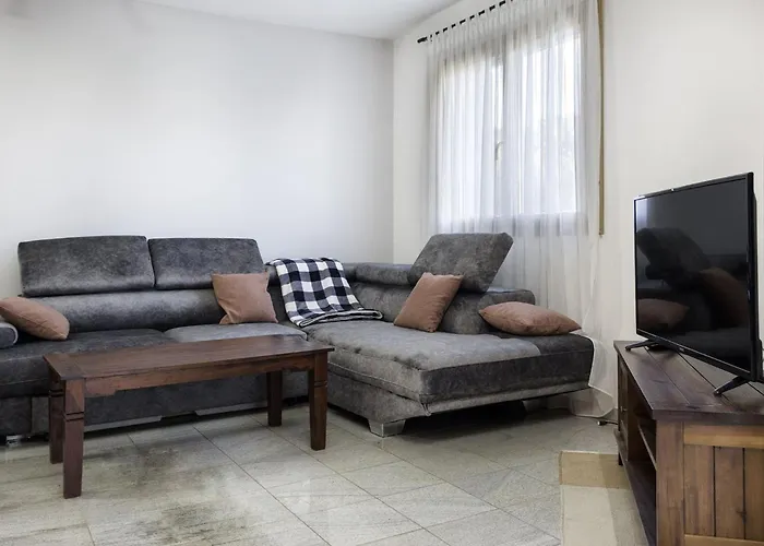 Banjole - 100 M From The * 메덜린